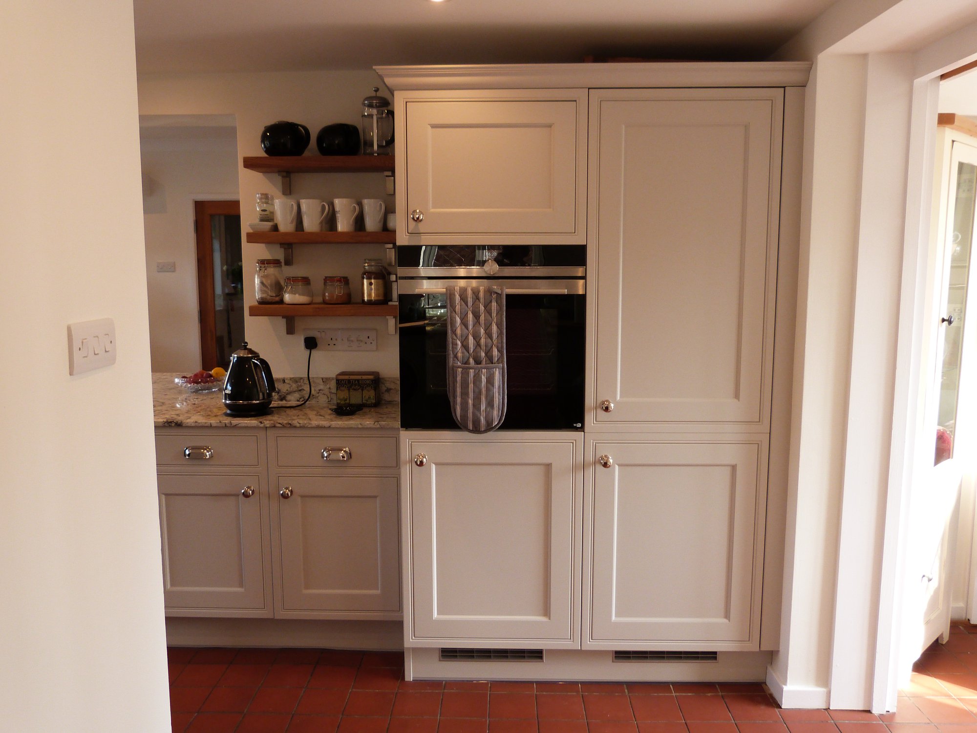 Cashmere smooth paint, in-frame — a Stoneham kitchen by Kitchensmiths, with sensa worktops (photograph 3 of 5)