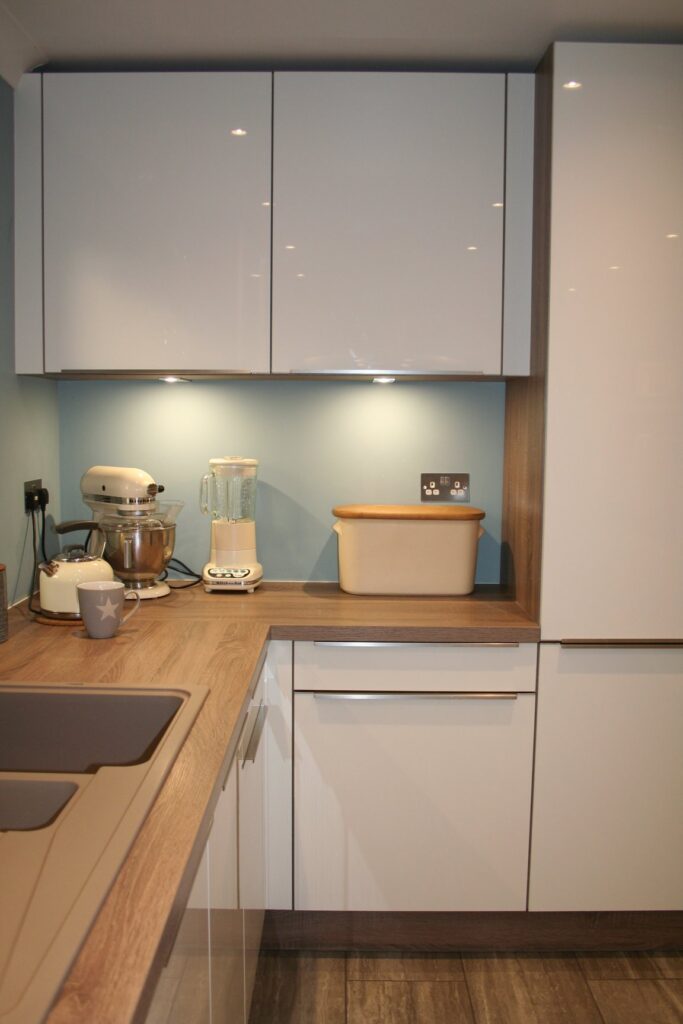 Como High Gloss White, with dark oak — a Störmer kitchen by Kitchensmiths, with oak worktops (photograph 8 of 8)