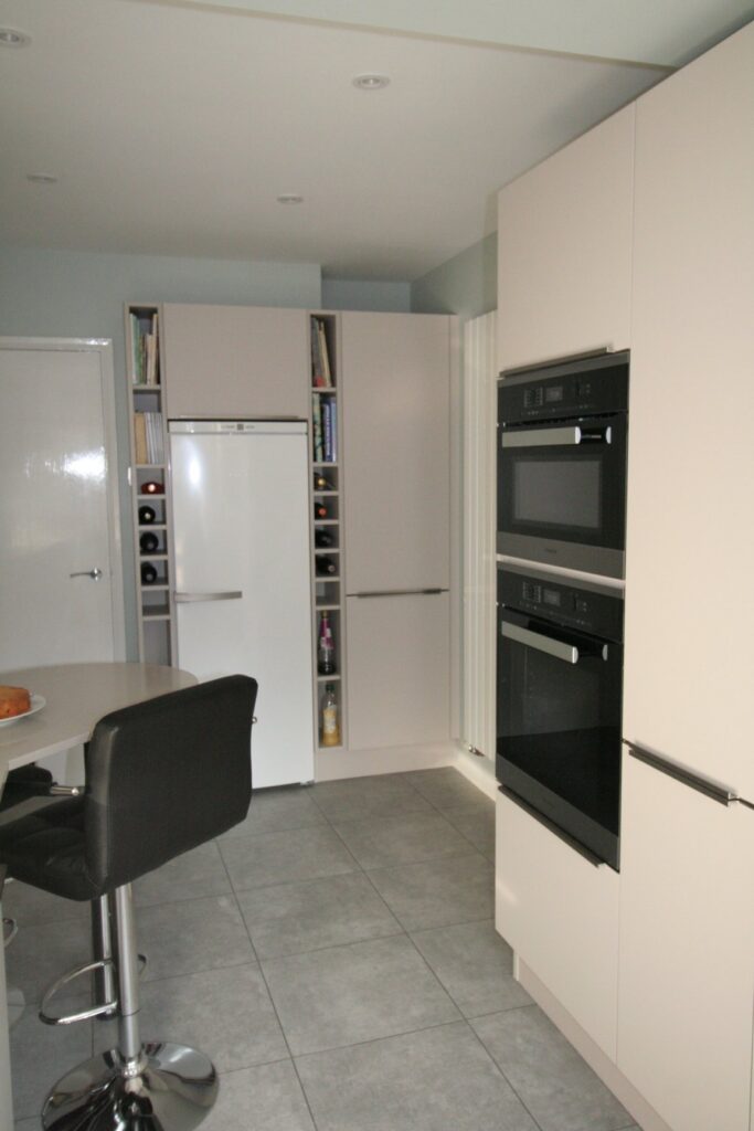 Diffuse TT in Cashmere, with utility — a Stoneham kitchen by Kitchensmiths, with silestone Royal Reef worktops (photograph 2 of 8)