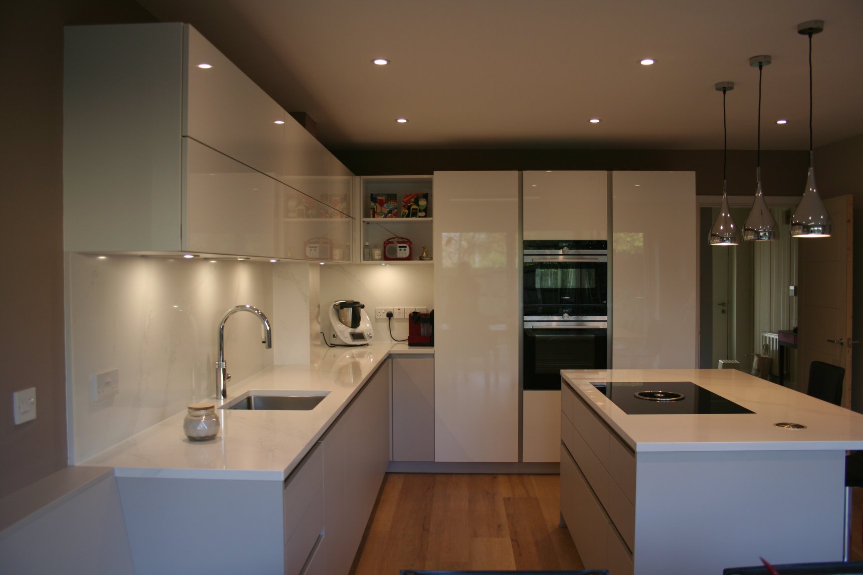 Silky Beige matt and Snow White gloss — a Störmer kitchen by Kitchensmiths, with silestone Calacutta Gold worktops (photograph 5 of 8)