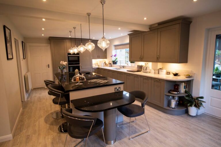 Brushed oak Aspen in Cashmere and Moles Taupe