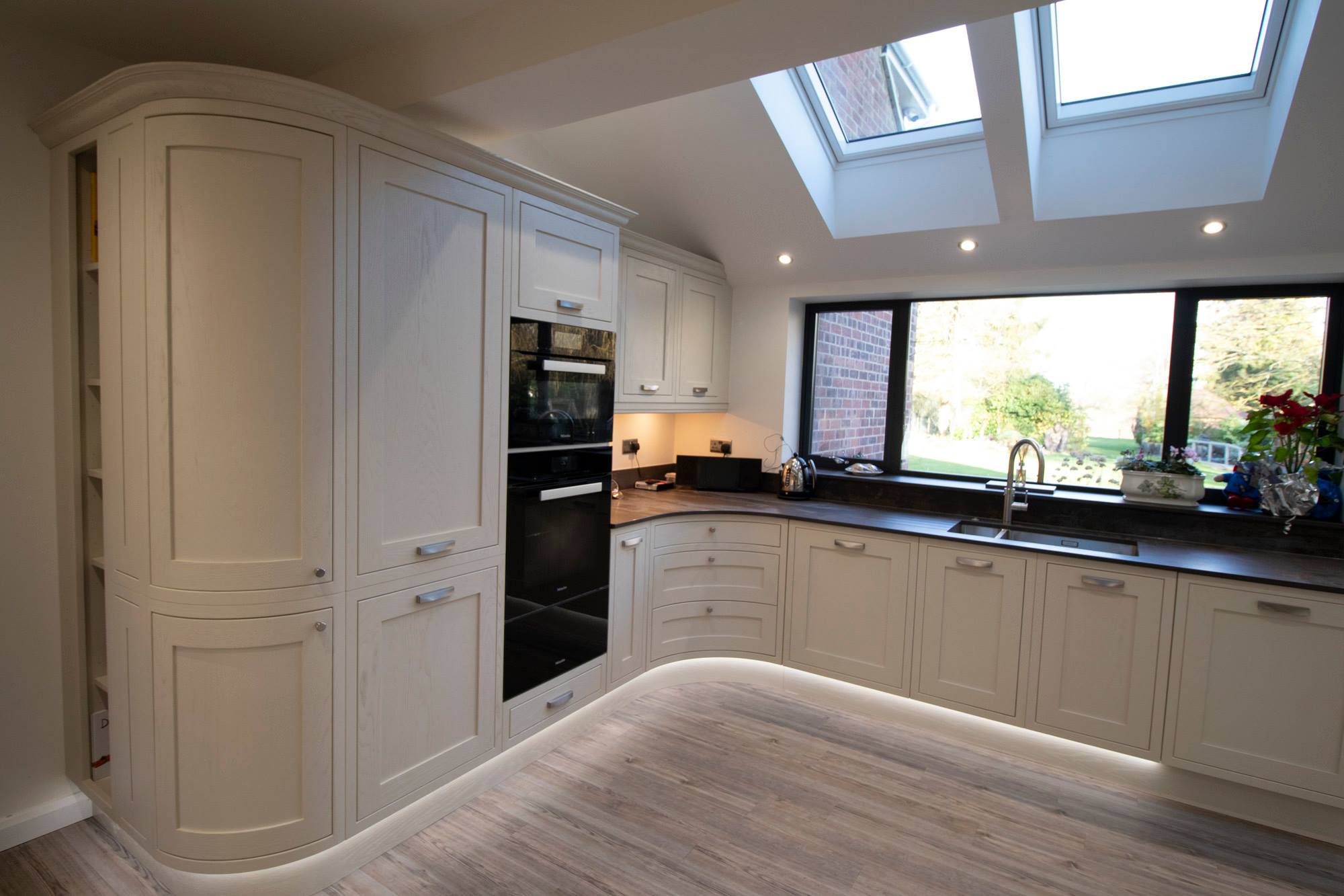 Ightham FF in Mussel Enhanced Grain — a Stoneham kitchen by Kitchensmiths, with dekton Trilium worktops (photograph 3 of 6)