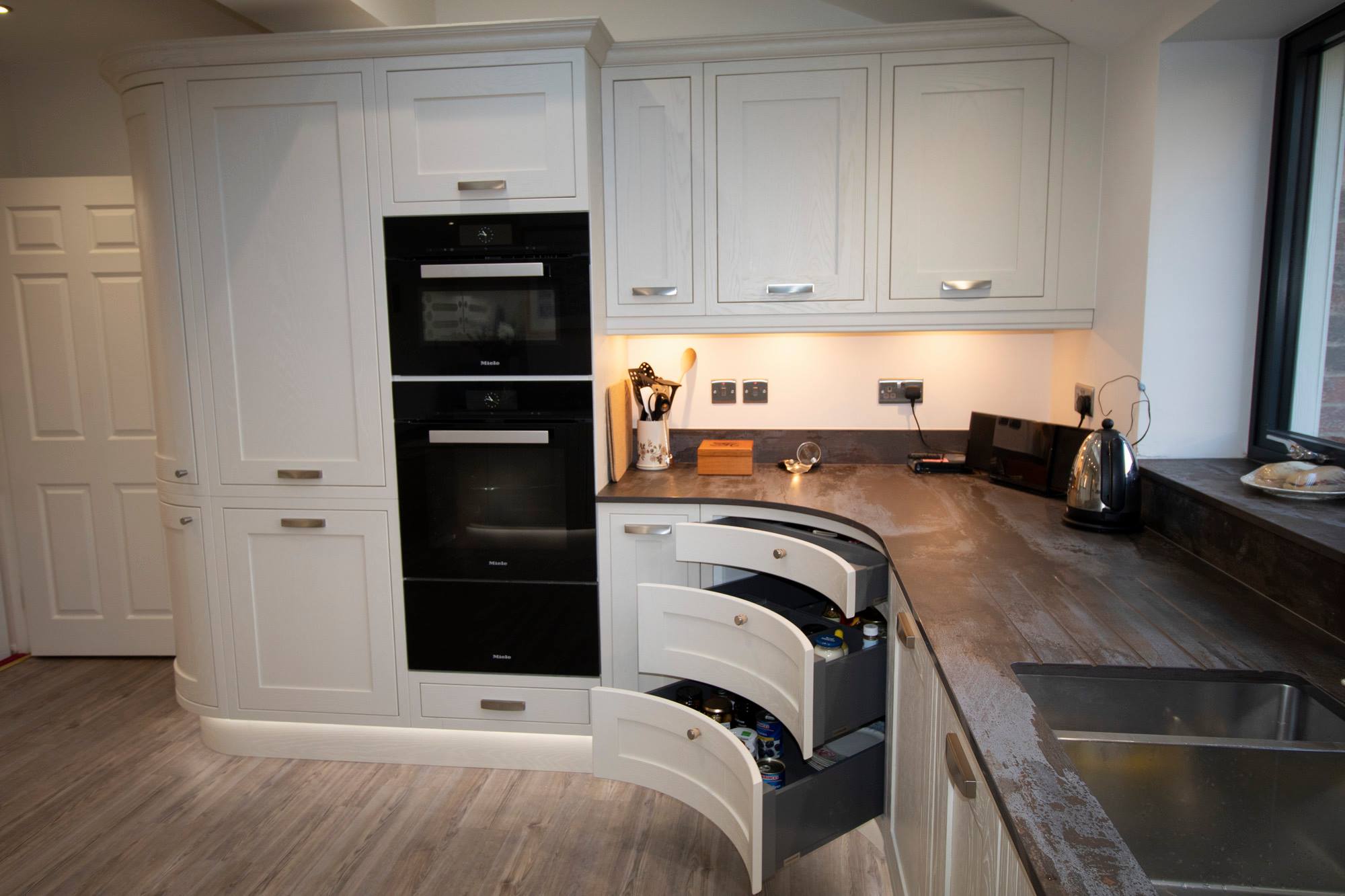 Ightham FF in Mussel Enhanced Grain — a Stoneham kitchen by Kitchensmiths, with dekton Trilium worktops (photograph 4 of 6)