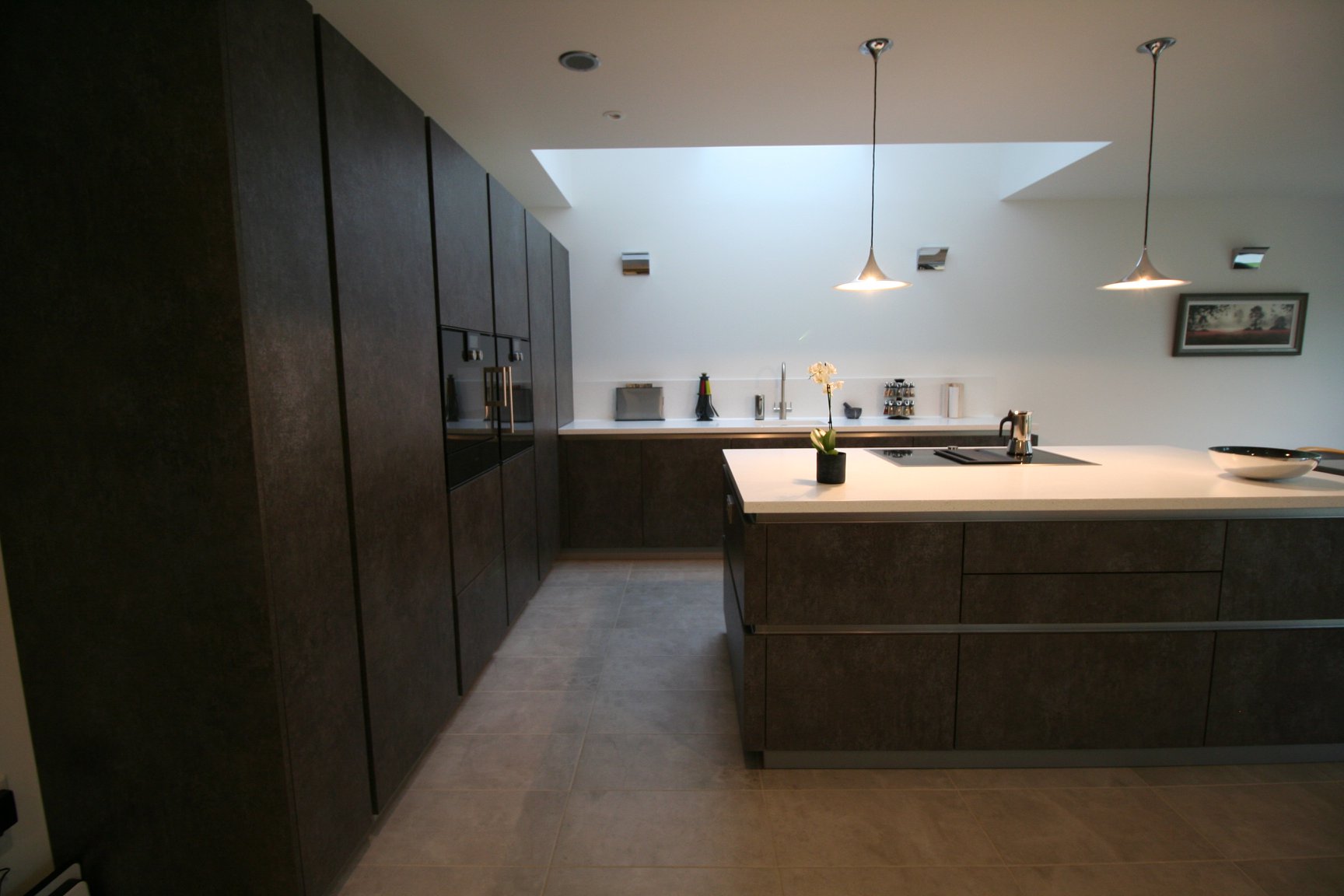 Handleless Ferro Titan — a Störmer kitchen by Kitchensmiths (photograph 2 of 9)