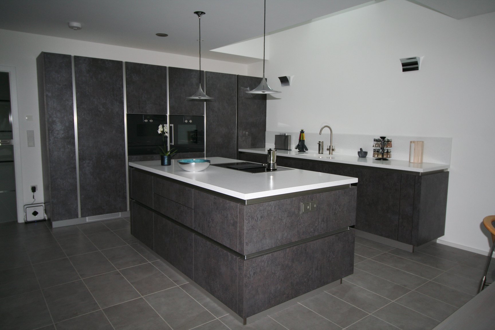 Handleless Ferro Titan — a Störmer kitchen by Kitchensmiths (photograph 5 of 9)