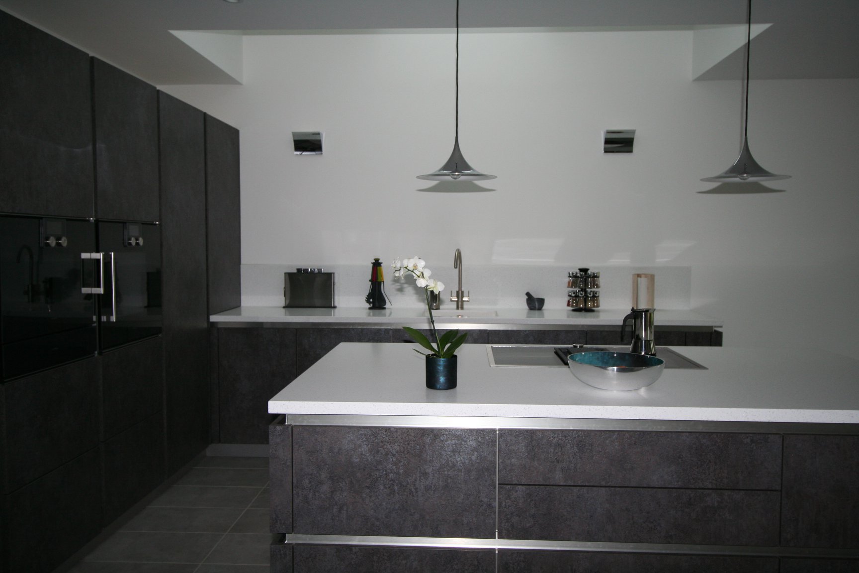 Handleless Ferro Titan — a Störmer kitchen by Kitchensmiths (photograph 6 of 9)