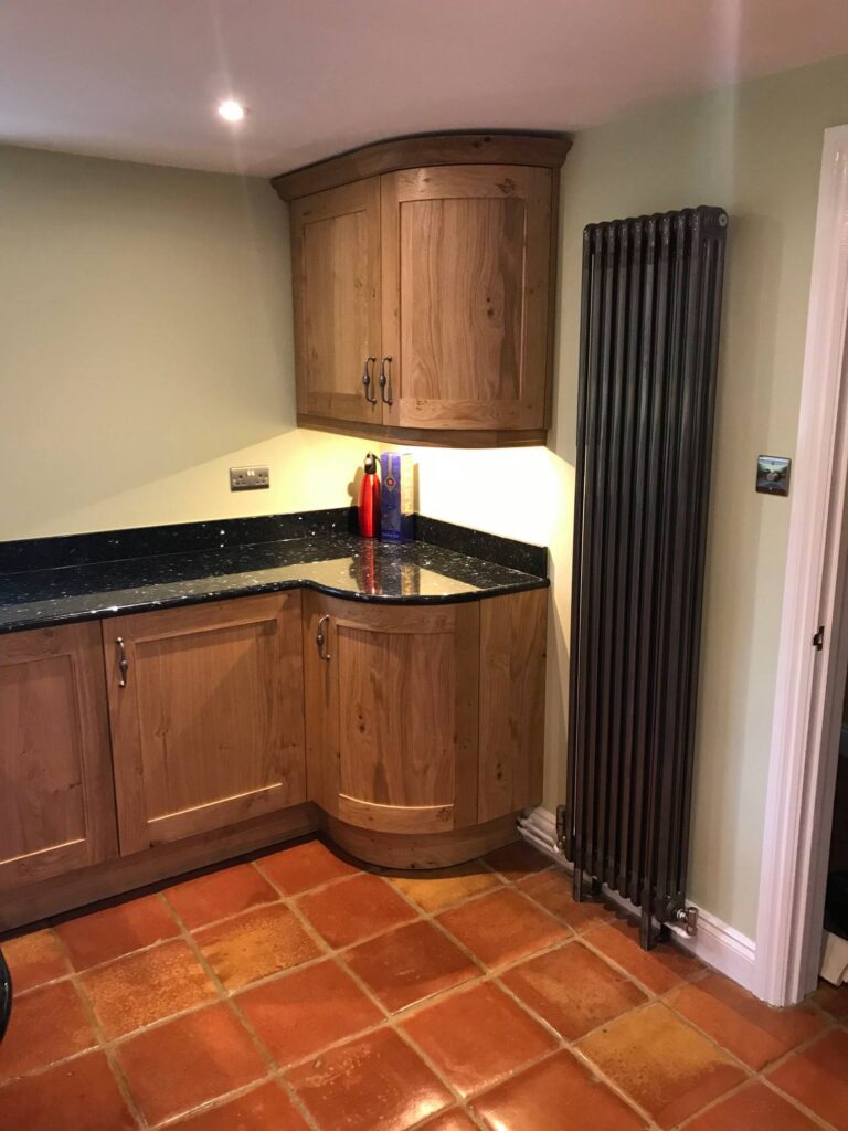 Lullingstone in character oak — a Stoneham kitchen by Kitchensmiths (photograph 4 of 7)