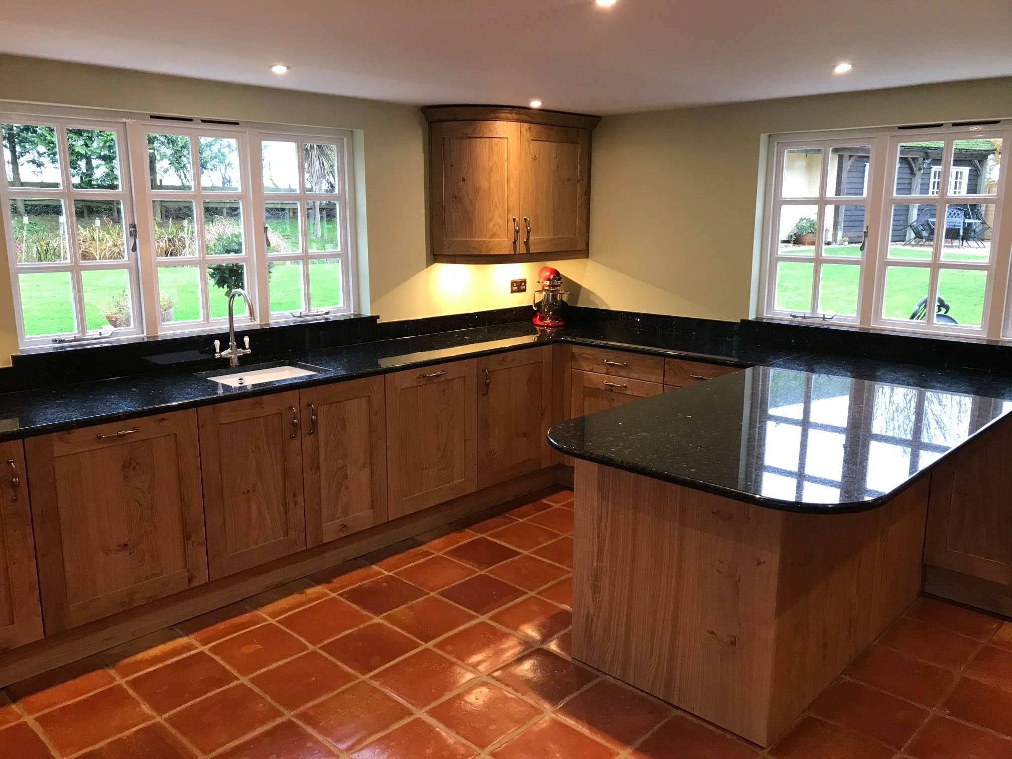 Lullingstone in character oak — a Stoneham kitchen by Kitchensmiths (photograph 6 of 7)