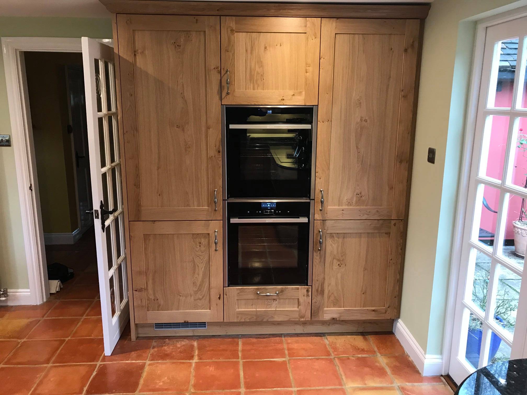 Lullingstone in character oak — a Stoneham kitchen by Kitchensmiths (photograph 7 of 7)