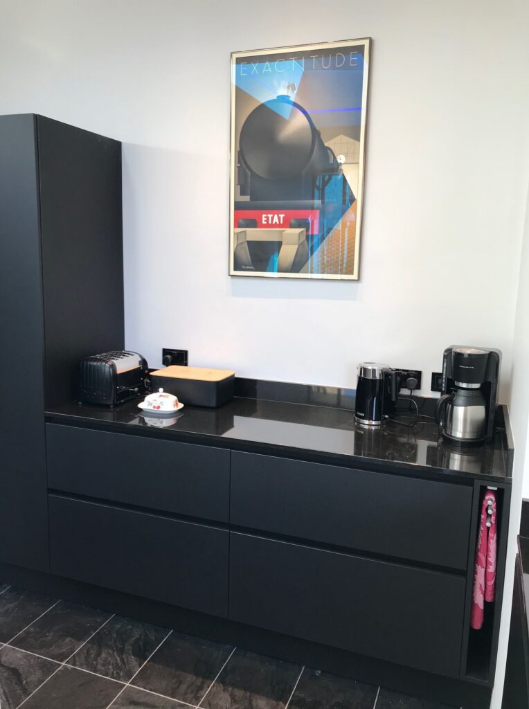 Back to black — a BAX kitchen by Kitchensmiths, with granite worktops (photograph 3 of 9)