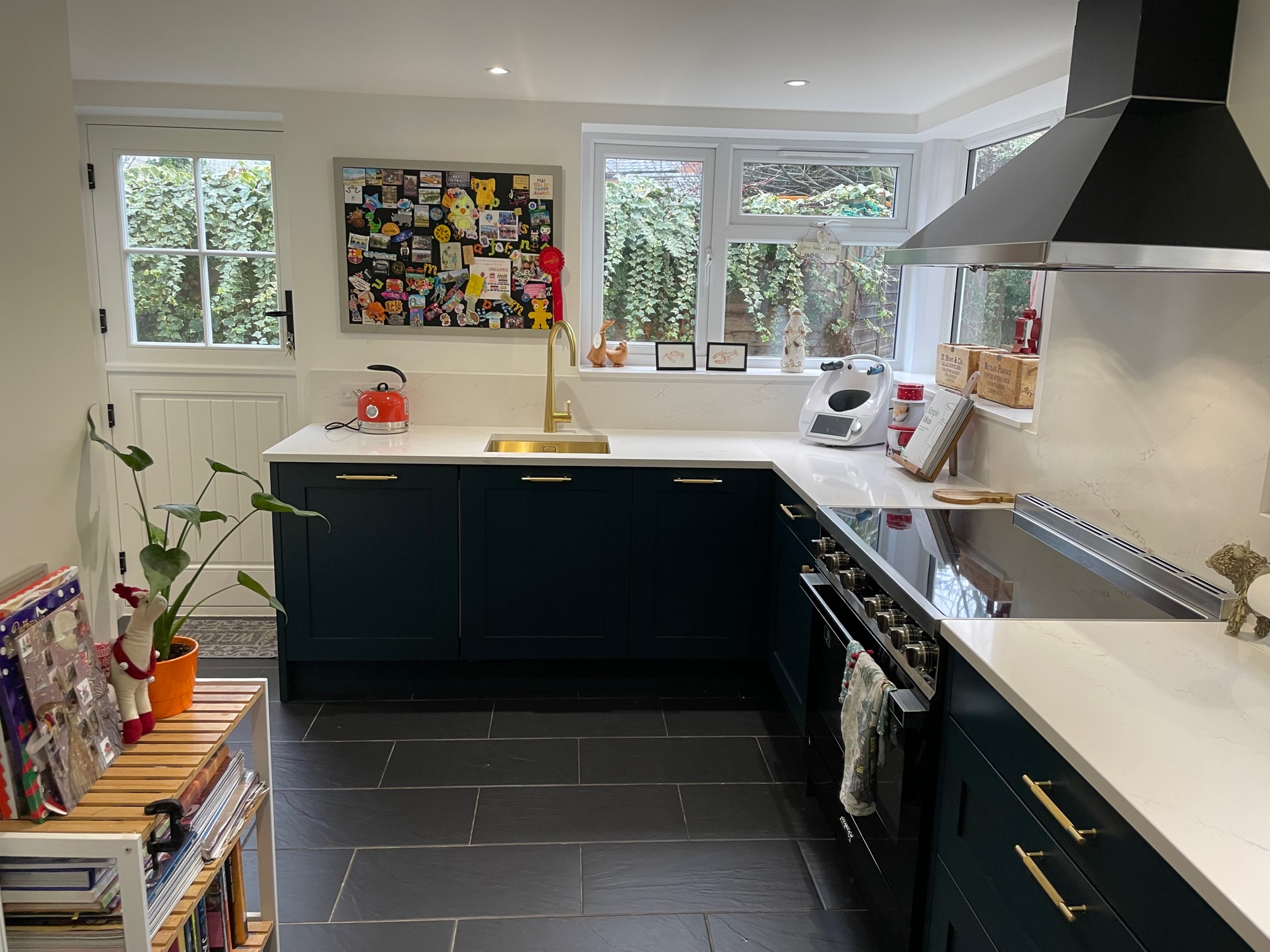 Everything, in one kitchen — a Stoneham kitchen by Kitchensmiths, with silestone Ethereal Glow worktops (photograph 4 of 5)