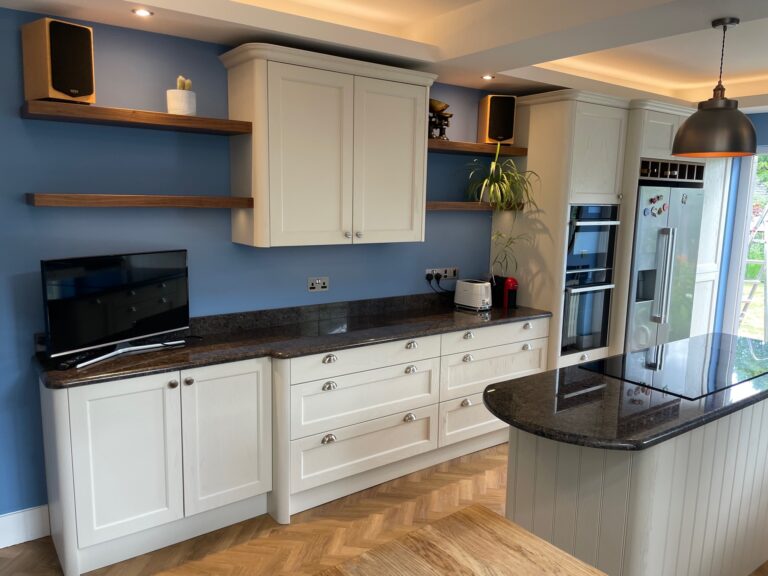 Painted oak Cudham, classic and unhurried