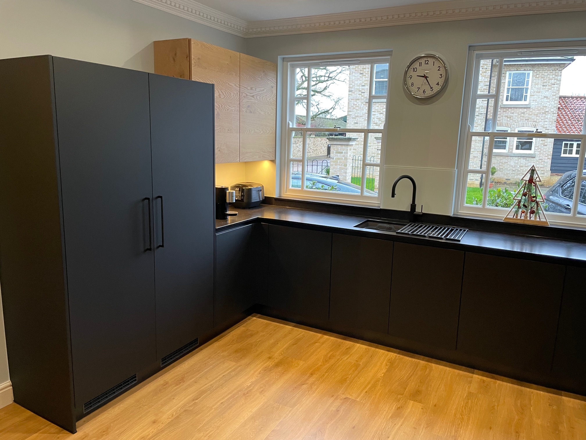 Fenix black and bookmatched oak — a Sachsenküchen kitchen by Kitchensmiths, with quartz worktops (photograph 5 of 5)