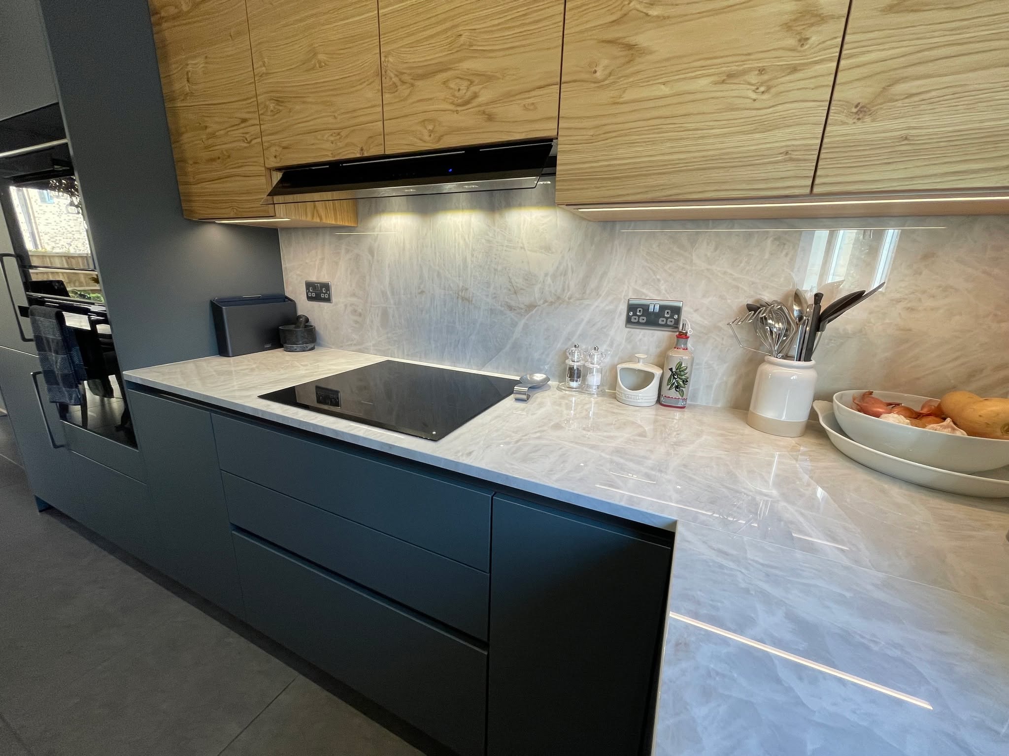Fenix and rich contrast — a Sachsenküchen kitchen by Kitchensmiths (photograph 6 of 7)