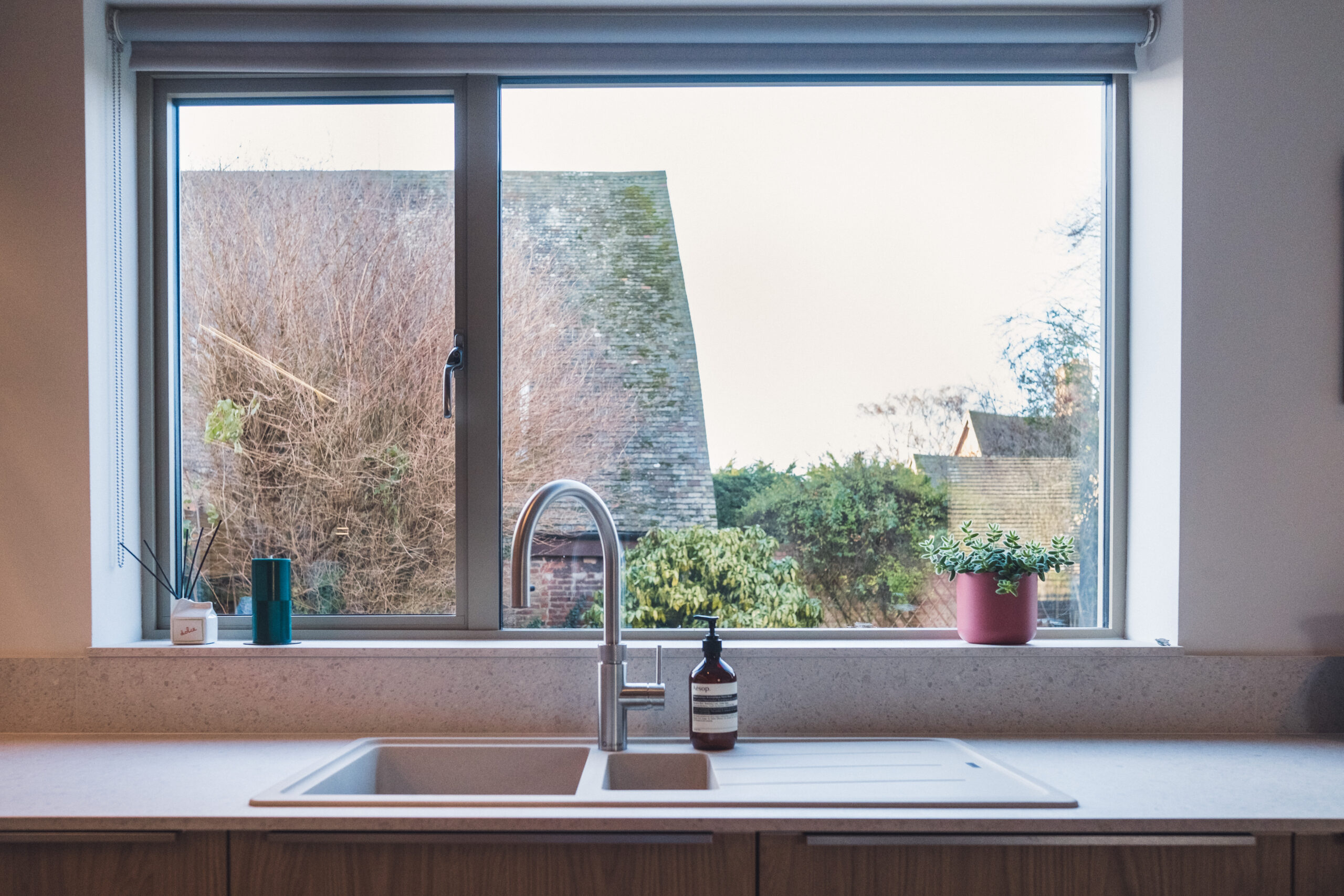 Casella Oak and Stone Tambora — a Sachsenküchen kitchen by Kitchensmiths (photograph 2 of 16)